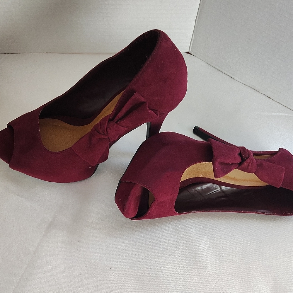 Xhilaration Burgundy Peep-Toe Heels with Bow